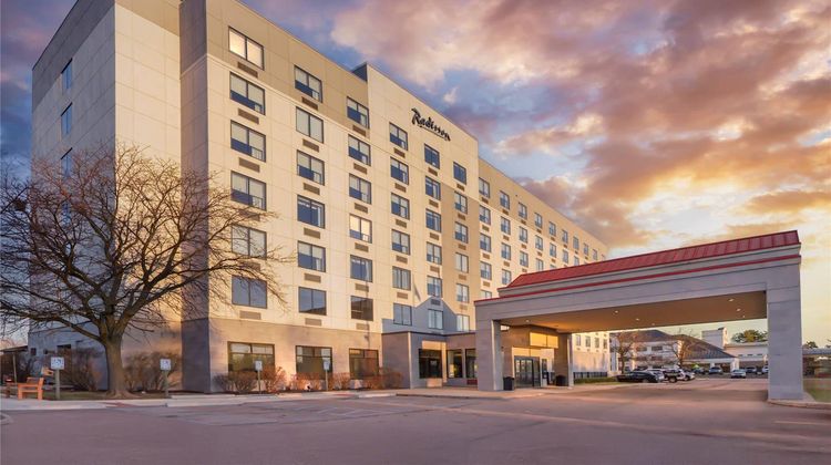 Radisson Hotel Detroit Metro Airport Exterior