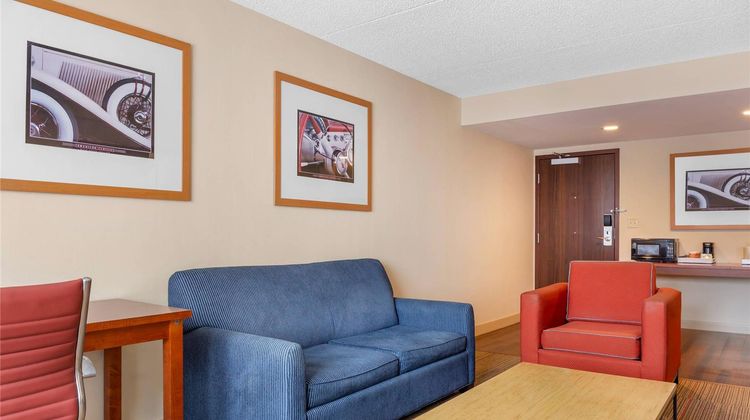 Radisson Hotel Detroit Metro Airport Suite