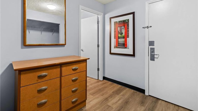 <b>Suburban Studios Brentwood Nashville Room</b>. Images powered by <a href="https://iceportal.shijigroup.com/" title="IcePortal" target="_blank">IcePortal</a>.