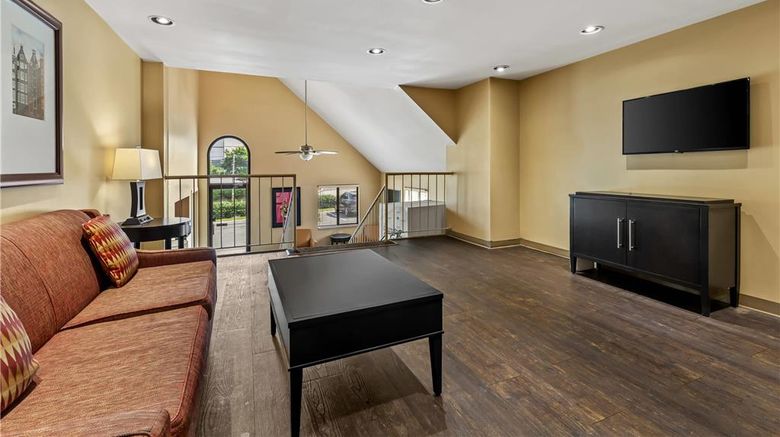 <b>Suburban Studios Brentwood Nashville Lobby</b>. Images powered by <a href="https://iceportal.shijigroup.com/" title="IcePortal" target="_blank">IcePortal</a>.