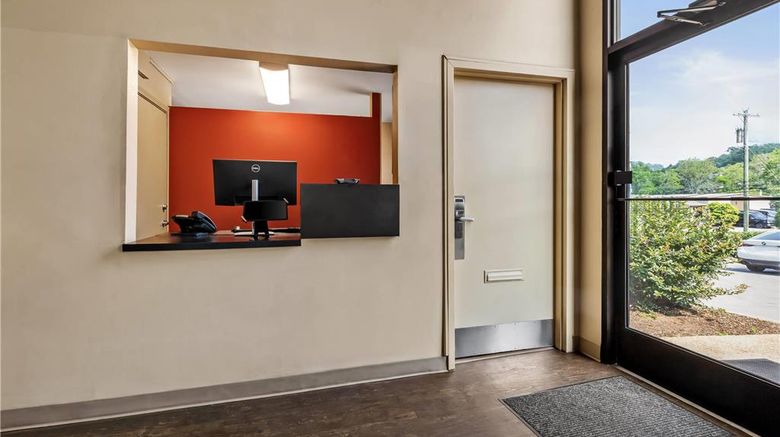 <b>Suburban Studios Brentwood Nashville Lobby</b>. Images powered by <a href="https://iceportal.shijigroup.com/" title="IcePortal" target="_blank">IcePortal</a>.
