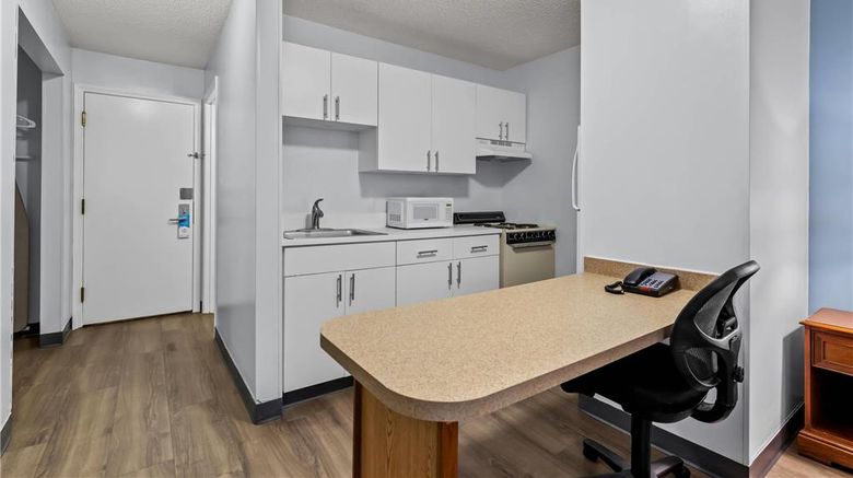 <b>Suburban Studios Brentwood Nashville Room</b>. Images powered by <a href="https://iceportal.shijigroup.com/" title="IcePortal" target="_blank">IcePortal</a>.