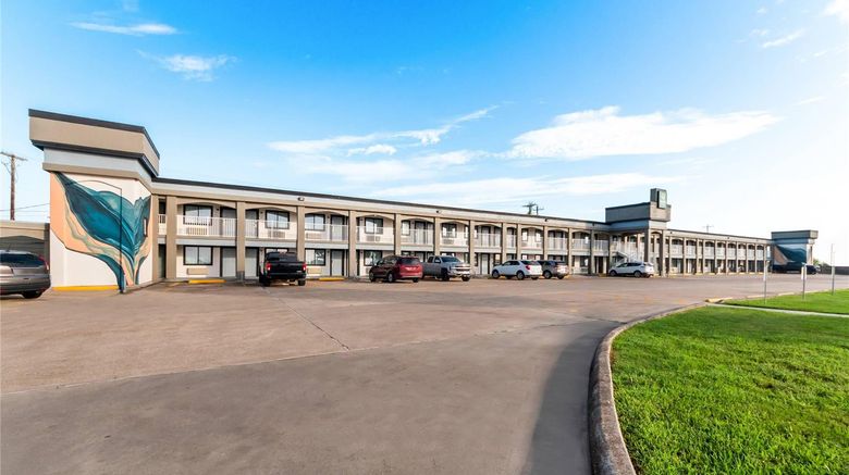 <b>Quality Inn & Suites Port Lavaca Exterior</b>. Images powered by <a href="https://iceportal.shijigroup.com/" title="IcePortal" target="_blank">IcePortal</a>.