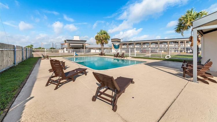 Quality Inn & Suites Port Lavaca Pool