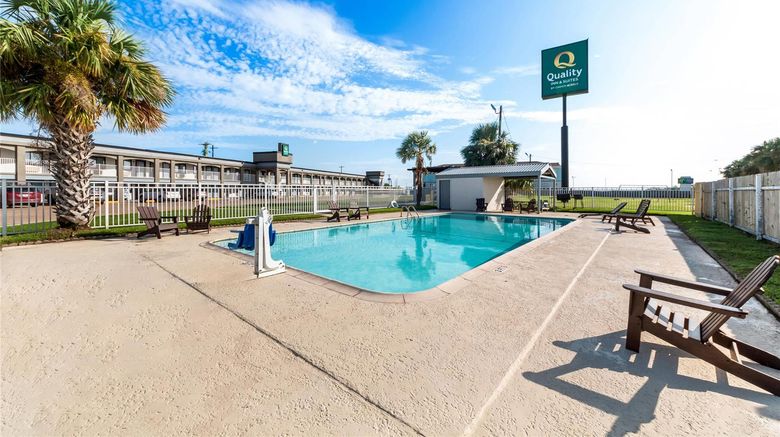 <b>Quality Inn & Suites Port Lavaca Pool</b>. Images powered by <a href="https://iceportal.shijigroup.com/" title="IcePortal" target="_blank">IcePortal</a>.