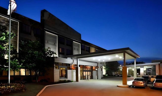 Comfort Suites Milwaukee West Exterior