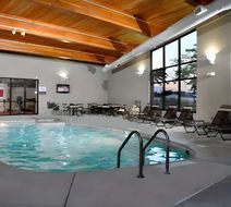 Comfort Suites Milwaukee West Pool