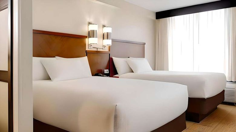 <b>Comfort Suites Milwaukee West Room</b>. Images powered by <a href="https://iceportal.shijigroup.com/" title="IcePortal" target="_blank">IcePortal</a>.