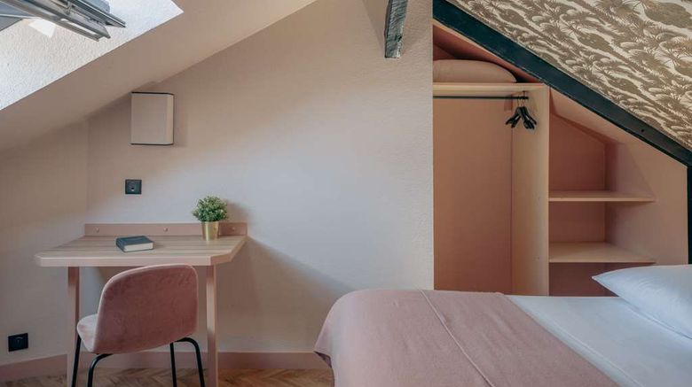 <b>Hotel Lanjuinais Room</b>. Images powered by <a href="https://iceportal.shijigroup.com/" title="IcePortal" target="_blank">IcePortal</a>.