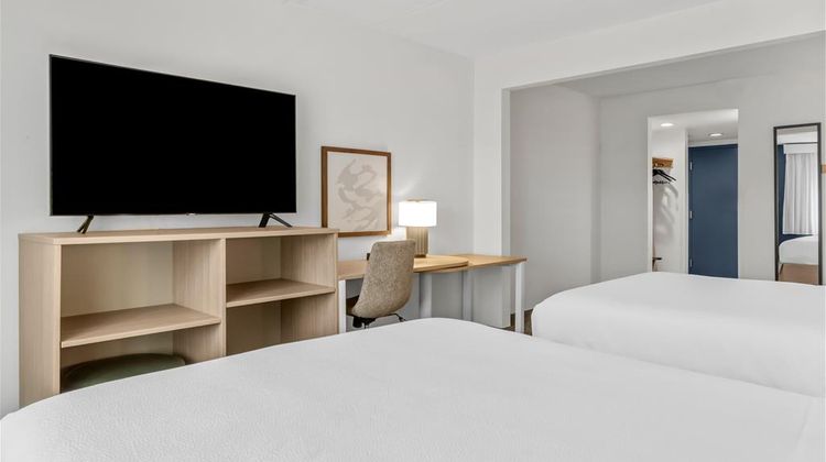 Spark by Hilton Mechanicsburg Room