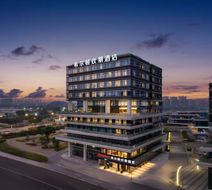 Hampton Inn CAN Sports Center Exterior