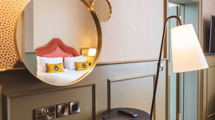 Elmbank Hotel Room