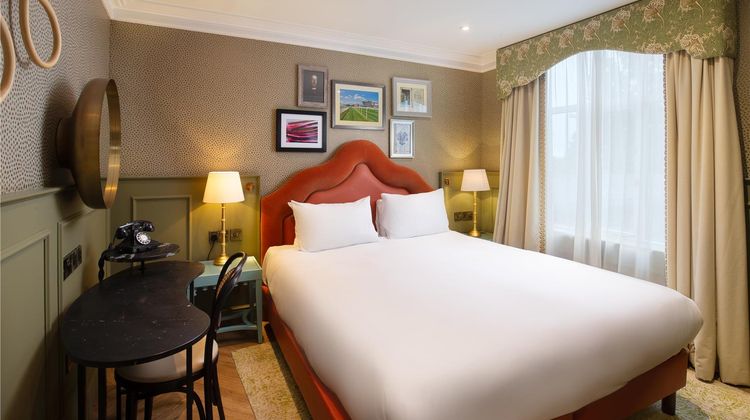 Elmbank Hotel Room