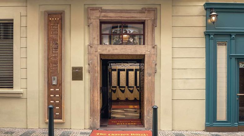 <b>The Charles Hotel Exterior</b>. Images powered by <a href="https://iceportal.shijigroup.com/" title="IcePortal" target="_blank">IcePortal</a>.