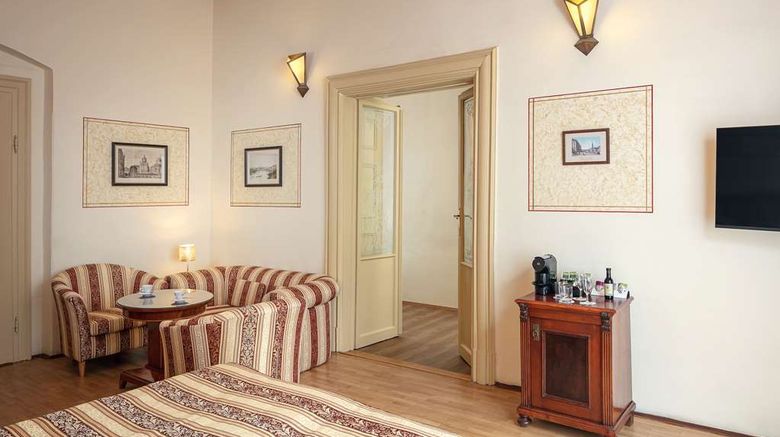 <b>The Charles Hotel Suite</b>. Images powered by <a href="https://iceportal.shijigroup.com/" title="IcePortal" target="_blank">IcePortal</a>.