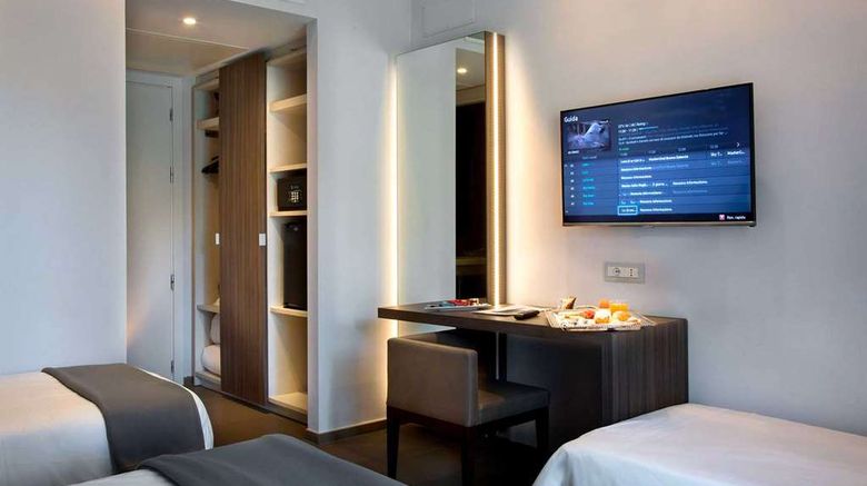 <b>Hotel Marad Room</b>. Images powered by <a href="https://iceportal.shijigroup.com/" title="IcePortal" target="_blank">IcePortal</a>.