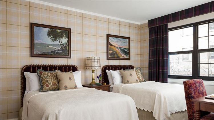 Graduate by Hilton Evanston Room