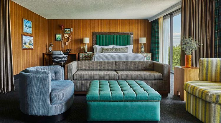 Graduate by Hilton Eugene Room