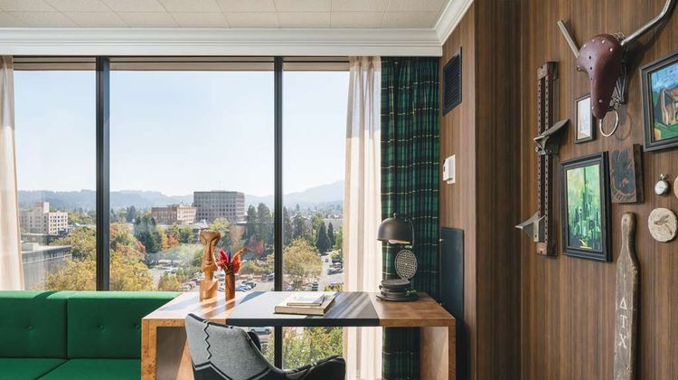 Graduate by Hilton Eugene Room