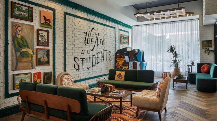 Graduate by Hilton Lincoln Lobby