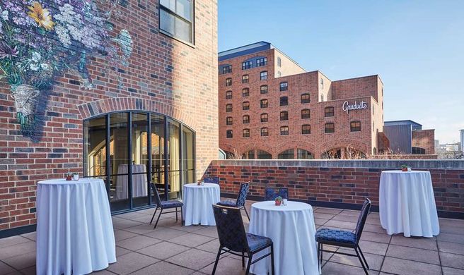 Graduate by Hilton Minneapolis Exterior
