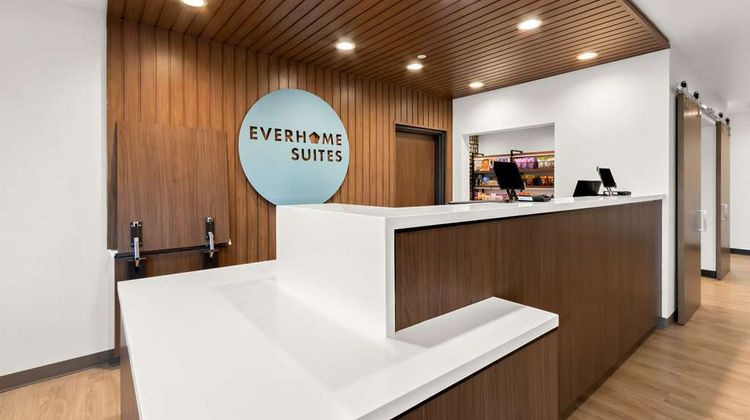 Everhome Suites Glendale Lobby