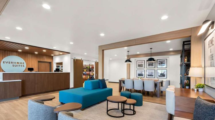 Everhome Suites Glendale Lobby