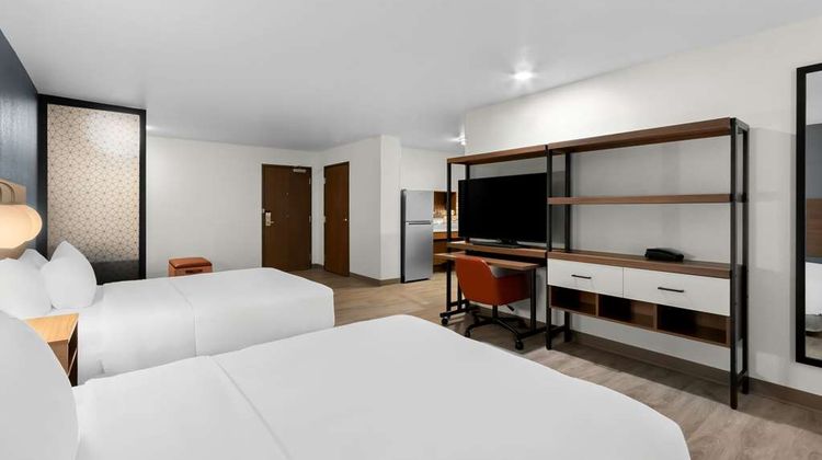 Everhome Suites Glendale Suite