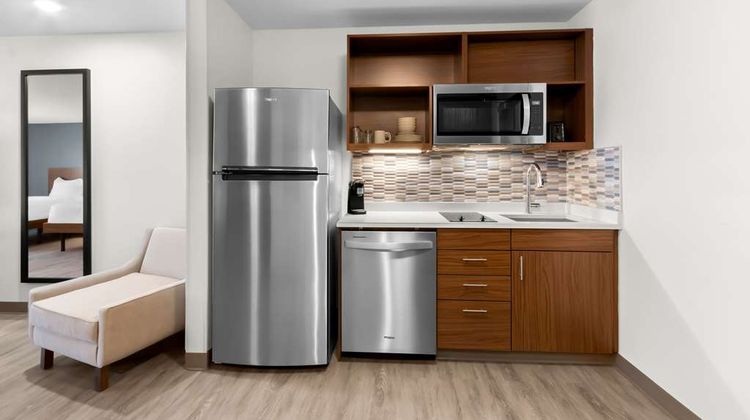 Everhome Suites Glendale Room