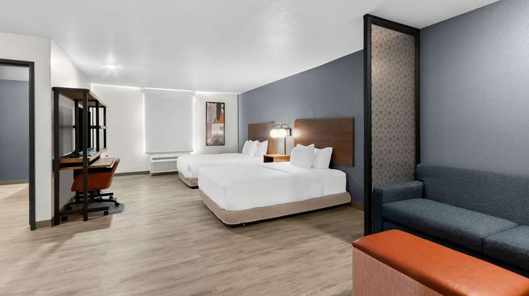 Everhome Suites Glendale Suite