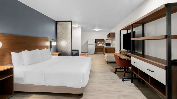 Everhome Suites Glendale Suite