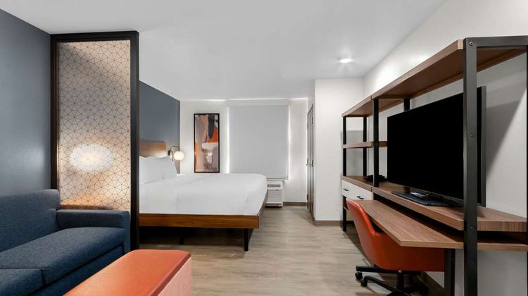 Everhome Suites Glendale Room