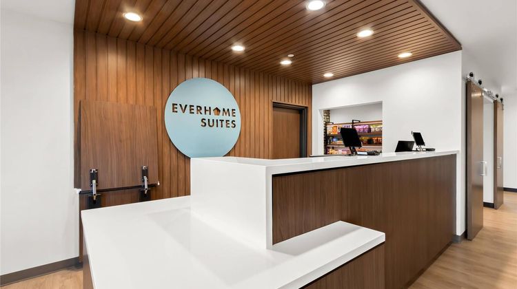 Everhome Suites Glendale Lobby