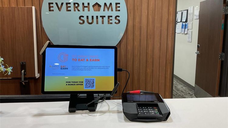 Everhome Suites Glendale Lobby