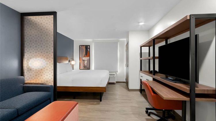 Everhome Suites Glendale Room