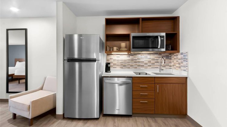 Everhome Suites Glendale Room