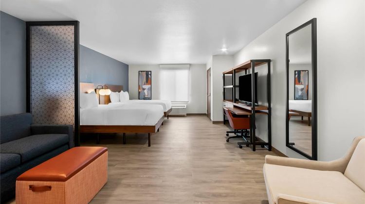 Everhome Suites Glendale Room