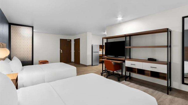 Everhome Suites Glendale Suite