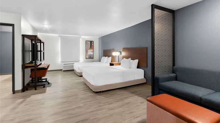 Everhome Suites Glendale Suite