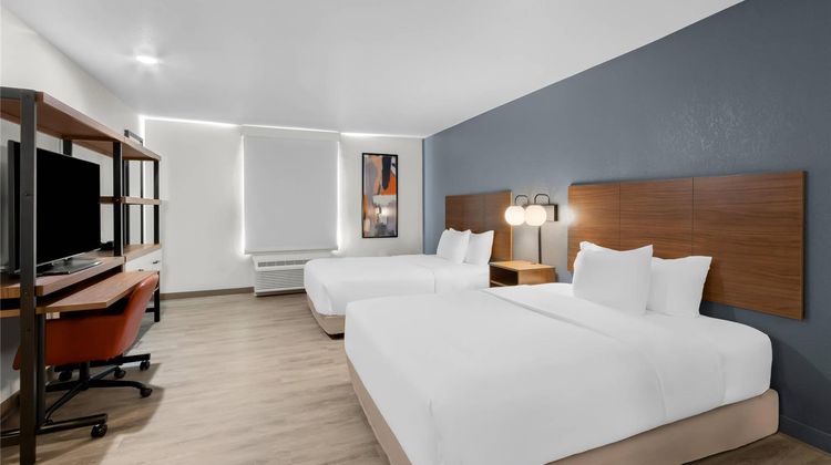 Everhome Suites Glendale Suite