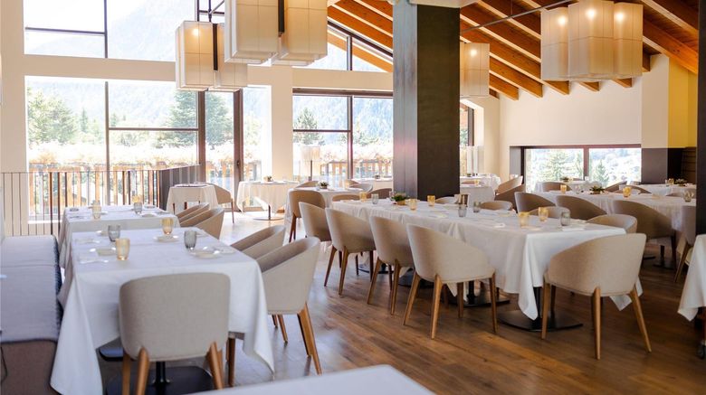 <b>Grand Hotel Courmayeur Montblanc Restaurant</b>. Images powered by <a href="https://iceportal.shijigroup.com/" title="IcePortal" target="_blank">IcePortal</a>.