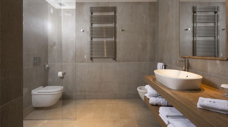 <b>Grand Hotel Courmayeur Montblanc Room</b>. Images powered by <a href="https://iceportal.shijigroup.com/" title="IcePortal" target="_blank">IcePortal</a>.