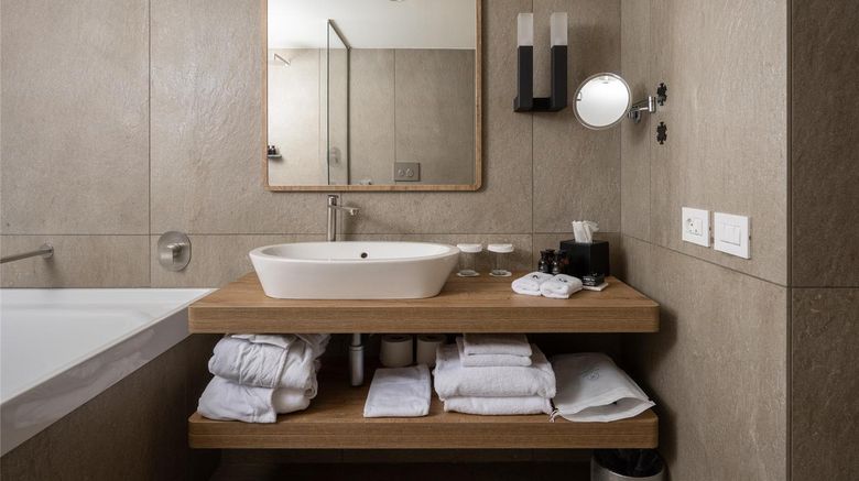 <b>Grand Hotel Courmayeur Montblanc Room</b>. Images powered by <a href="https://iceportal.shijigroup.com/" title="IcePortal" target="_blank">IcePortal</a>.