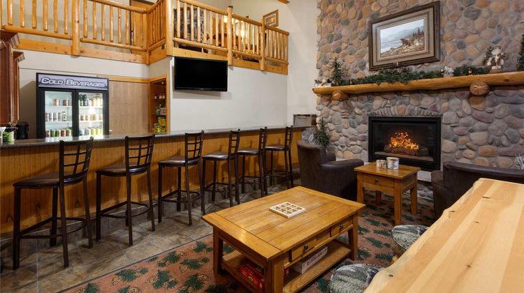 Shell Lake Lodge, a Travelodge Restaurant