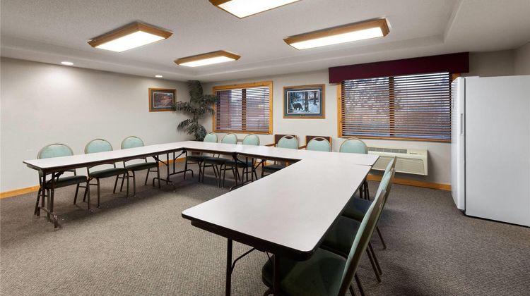 Shell Lake Lodge, a Travelodge Meeting