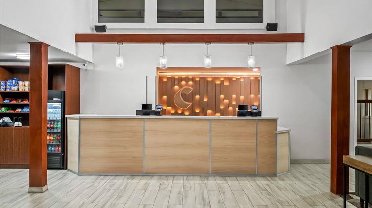 Yellowstone Park Inn and Suites Lobby