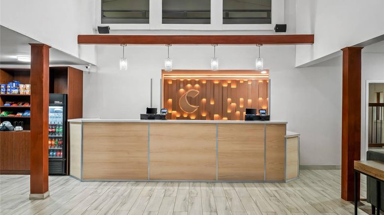 <b>Yellowstone Park Inn and Suites Lobby</b>. Images powered by <a href="https://iceportal.shijigroup.com/" title="IcePortal" target="_blank">IcePortal</a>.