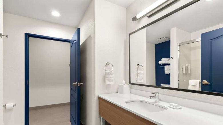 <b>Spark by Hilton Missouri City Room</b>. Images powered by <a href="https://iceportal.shijigroup.com/" title="IcePortal" target="_blank">IcePortal</a>.