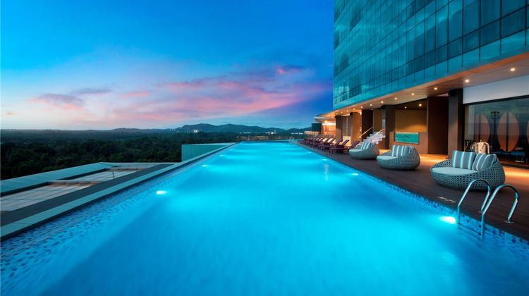 Wyndham Panbil Batam Pool