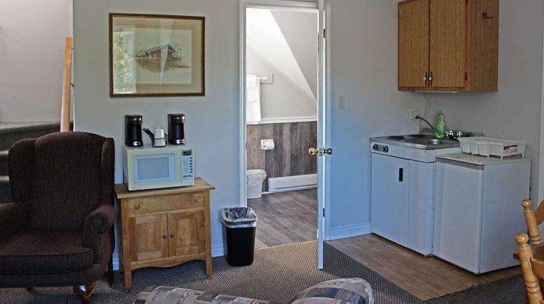 <b>Isaiah Tubbs Resort Room</b>. Images powered by <a href="https://iceportal.shijigroup.com/" title="IcePortal" target="_blank">IcePortal</a>.
